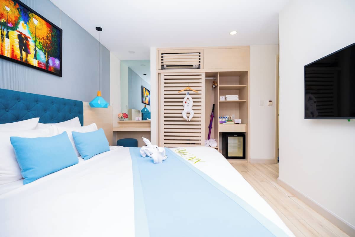 Literie de qualité supérieure, matelas mémoire de forme, minibar