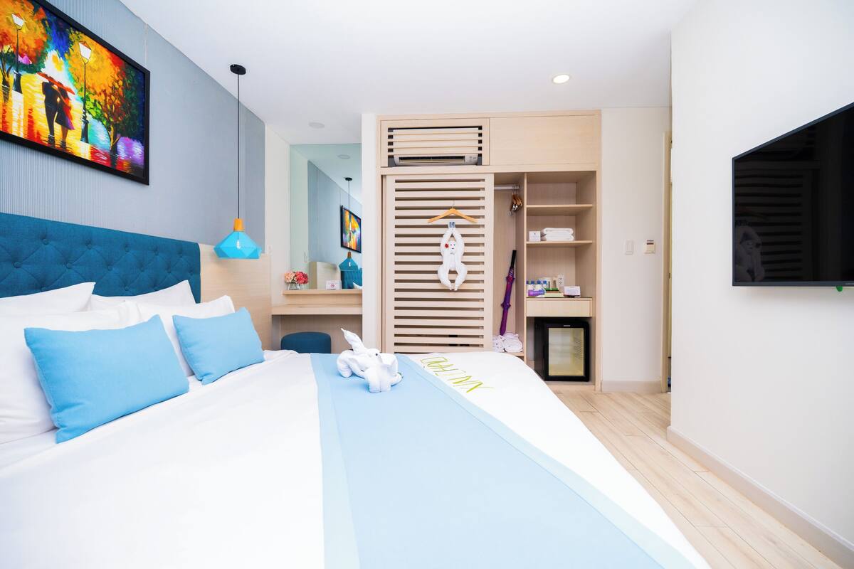 Literie de qualité supérieure, matelas mémoire de forme, minibar