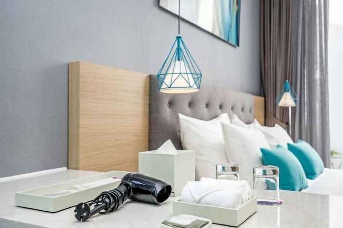 Minibar, in-room safe, desk, iron/ironing board