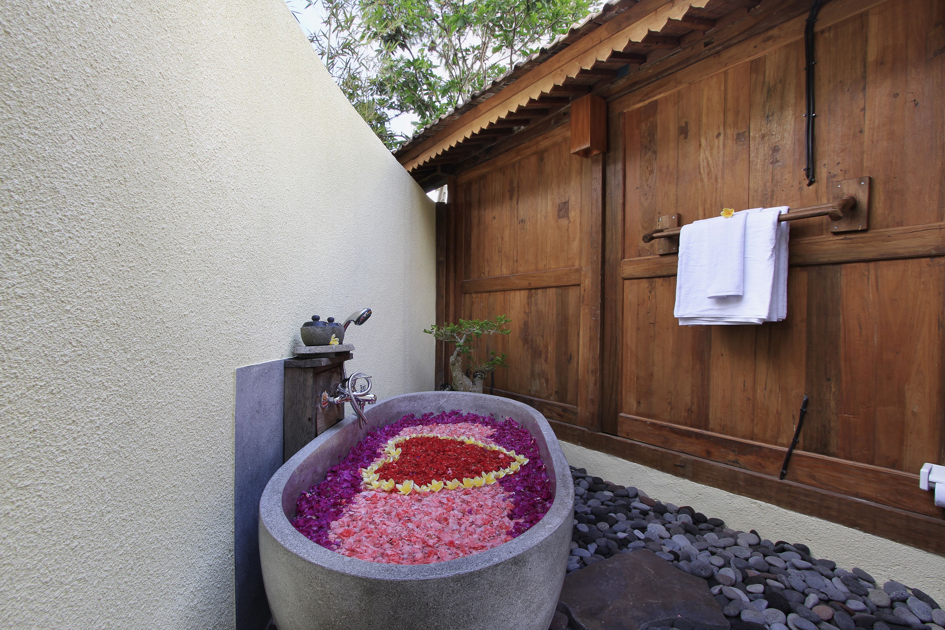 separate bathtub and shower, deep-soaking bathtub, rainfall showerhead