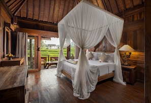 One Bedroom Private Pool Villa - Madani Antique Villas (Ubud)