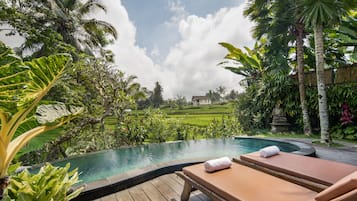 Hồ bơi ngoài trời, ghế dài tắm nắng