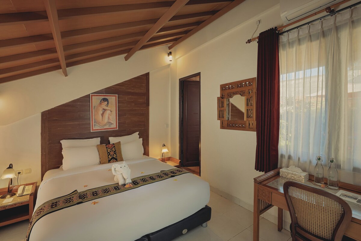 Pavillion Room | In-room safe, desk, laptop workspace, soundproofing
