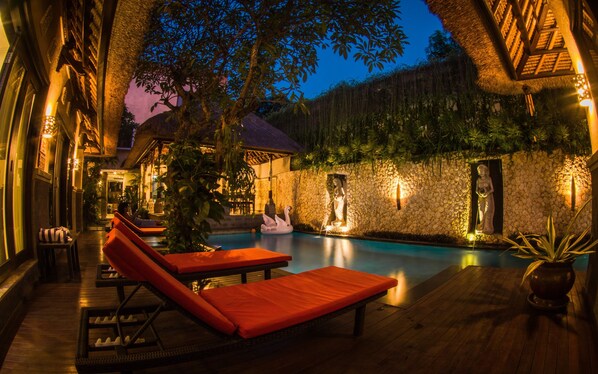 Outdoor pool - Manzelejepun Villa & Pavilion (Denpasar)