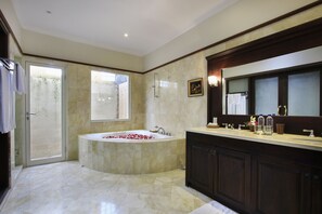 Articles de toilette de luxe, serviettes fournies