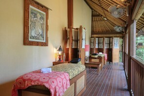 Behandlingsrum för par, kroppsbehandlingar, aromaterapi och kroppsskrubb