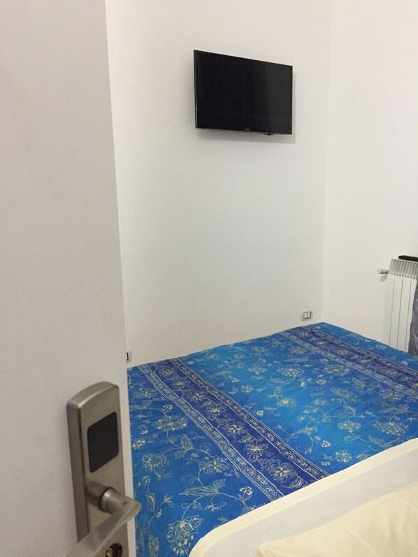 Quarto triplo, suíte | 1 quarto, roupas de cama premium, escrivaninha, quartos à prova de som