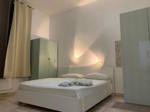 1 quarto, roupas de cama premium, escrivaninha, quartos à prova de som