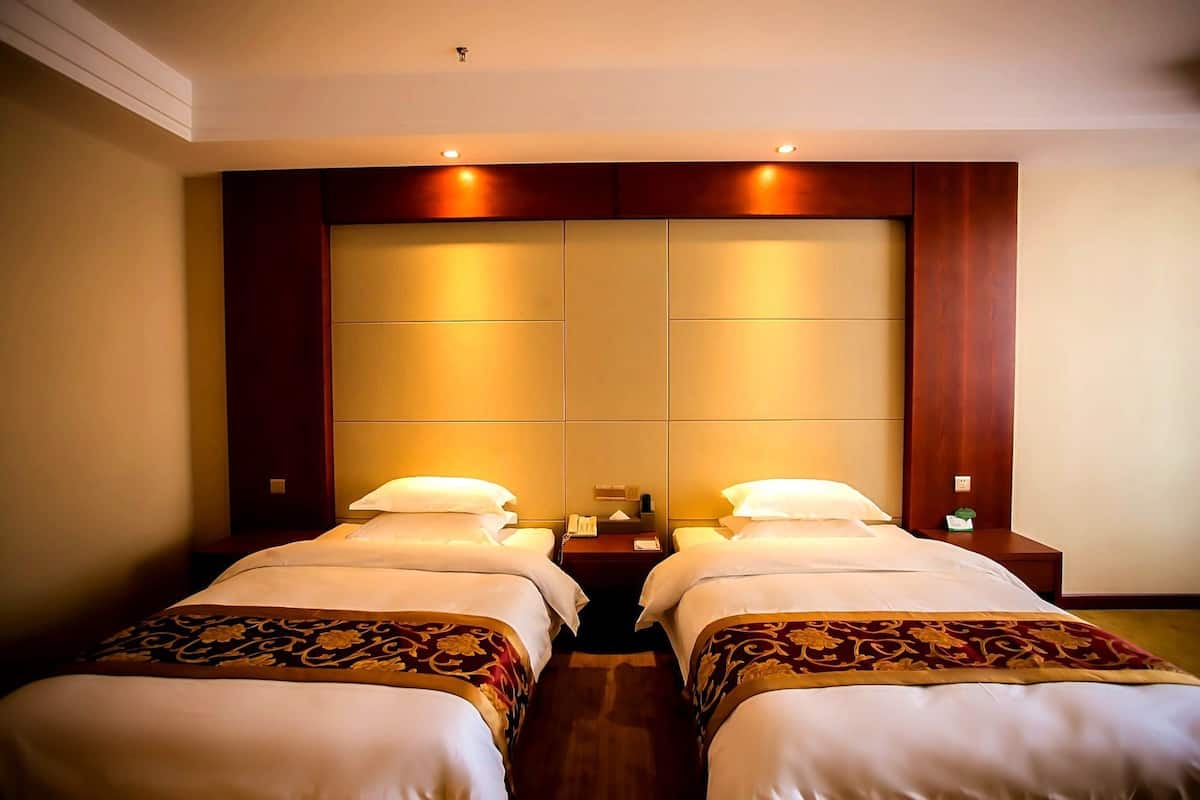 Kamar Twin Bisnis | Meja kerja, tirai kedap cahaya, dan Wi-Fi gratis
