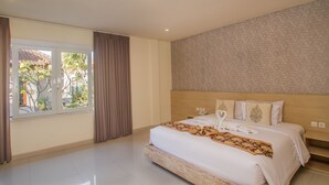 Deluxe Room | 迷你吧、客房內保險箱、書桌、筆電工作空間