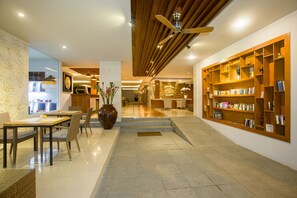 Breakfast, lunch and dinner served - Mahalaksmi Boutique Hotel (Denpasar)