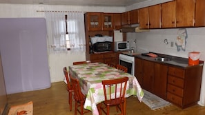 House | Private kitchen | Fridge, microwave, oven, stovetop