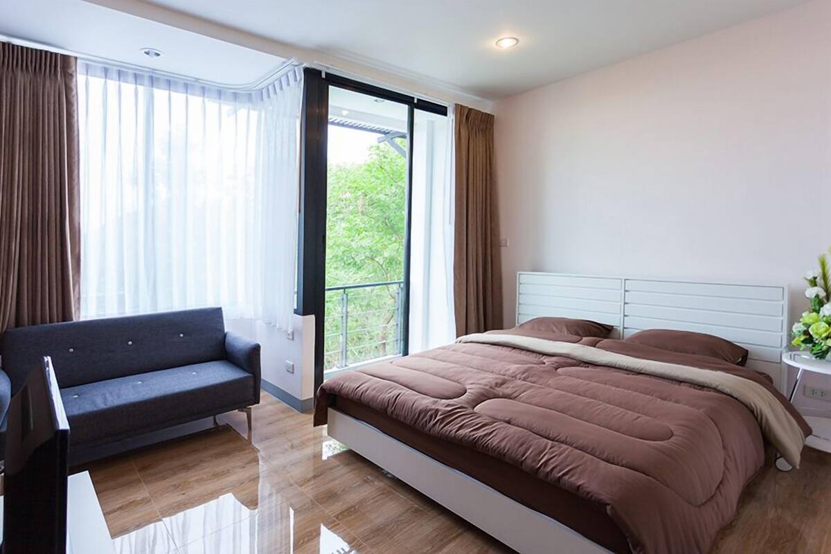 Side Room | WiFi (free), bed sheets