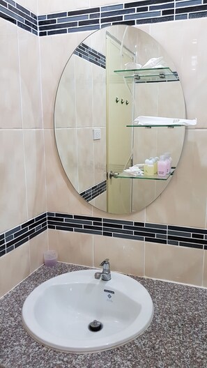 Bathroom sink - Coffee Station Hostel (Udon Thani)