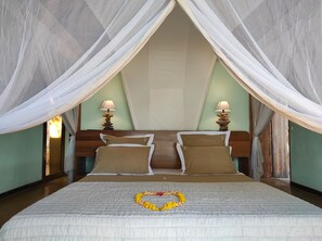 Deluxe Villa | Egyptian cotton sheets, premium bedding, pillowtop beds, minibar - Eden Lodge (Ambanja)