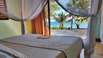 Deluxe Villa | Egyptian cotton sheets, premium bedding, pillow-top beds, minibar