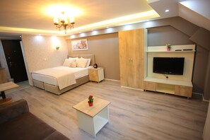 Kamar Double Ekonomi | Seprai premium, minibar, brankas, dan tirai kedap cahaya