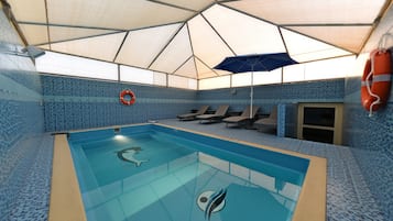 室內泳池