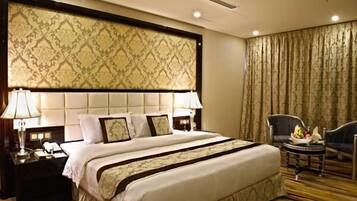 Habitación Deluxe con 1 cama doble o 2 individuales | Minibar, caja fuerte, cortinas opacas y sistema de insonorización