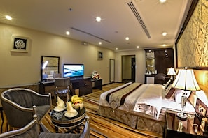 Deluxe Double or Twin Room | Minibar, in-room safe, blackout drapes, soundproofing