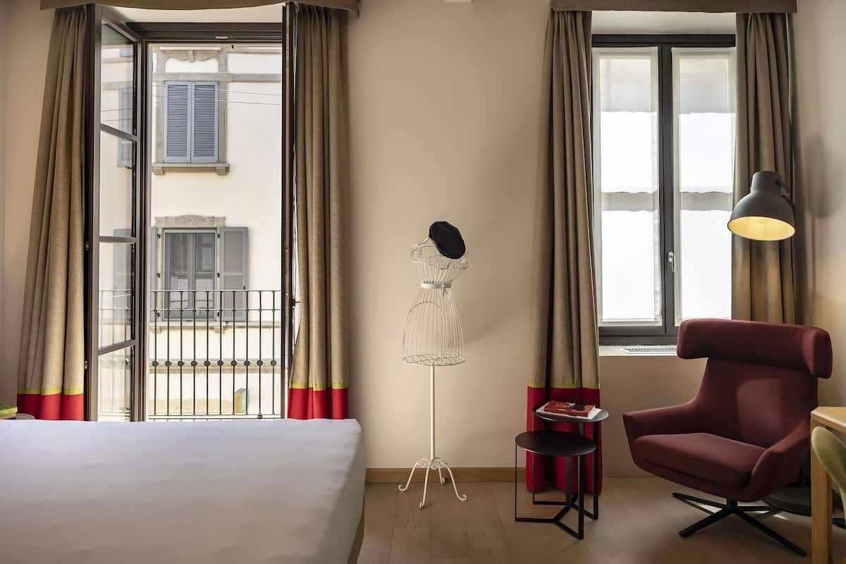 Deluxe Suite | 1 bedroom, minibar, in-room safe, desk
