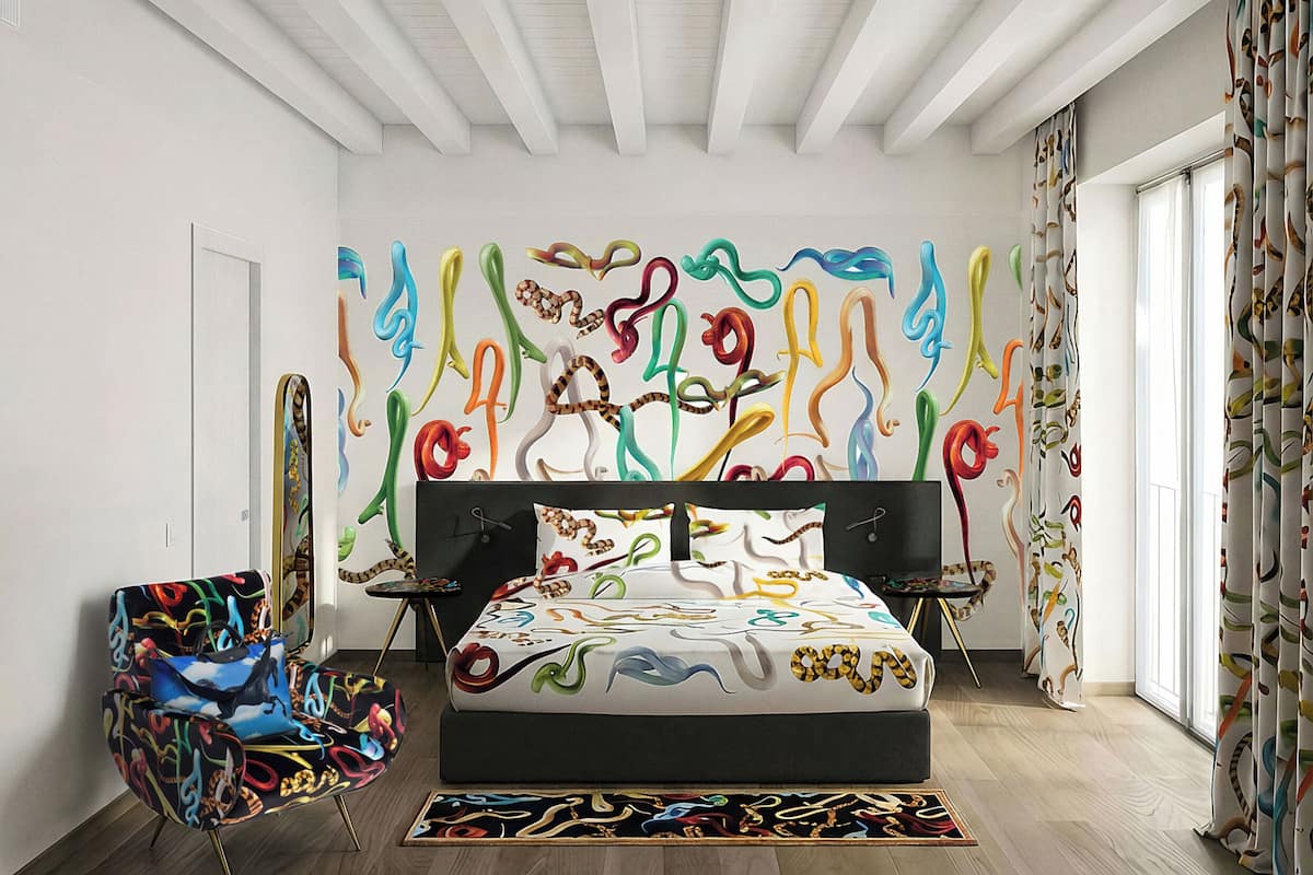 Camera Queen by Toiletpaper | Minibar, in-room safe, desk, free WiFi