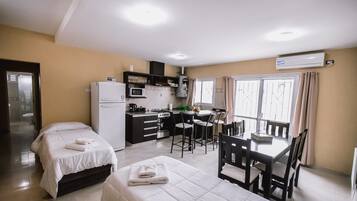 Full-sized fridge, microwave, oven, stovetop