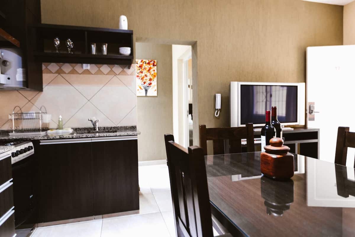 Premium Apartment (Planta Baja) | Private kitchen | Coffee/tea maker, full-size fridge, microwave, oven