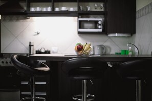 Tủ lạnh, lò vi sóng, lò nướng, bếp nấu 