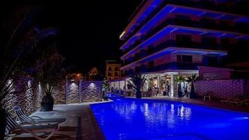 Outdoor pool, pool loungers