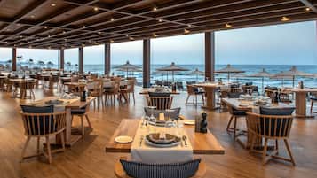 3 restaurants, breakfast, lunch, dinner served; international cuisine