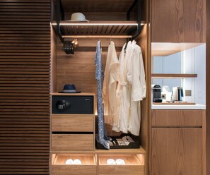 Premium bedding, minibar, in-room safe, desk - Nana Princess Suites, Villas & Spa (Hersonissos)