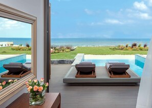 Premium bedding, minibar, in-room safe, desk