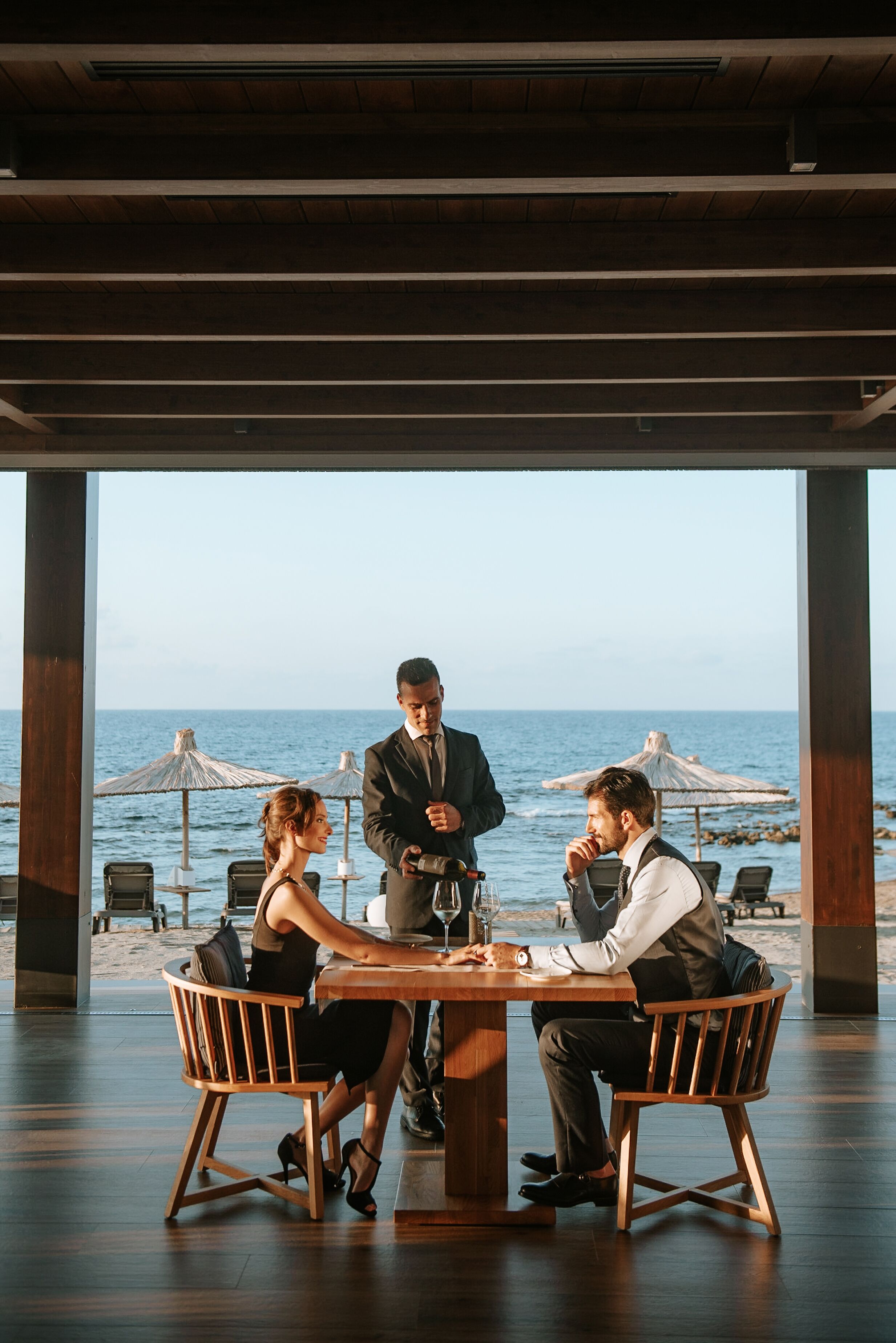 3 restaurants, breakfast, lunch, dinner served; international cuisine