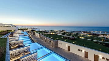 Indoor pool, 2 outdoor pools, free cabanas, pool umbrellas