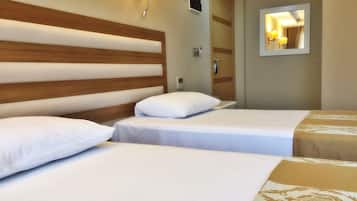 Twin Room, 2 Single Beds | 1 bedroom, Egyptian cotton sheets, premium bedding, desk
