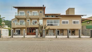 Mặt tiền nơi lưu trú