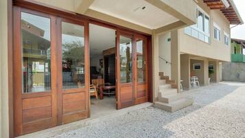 Mặt tiền nơi lưu trú