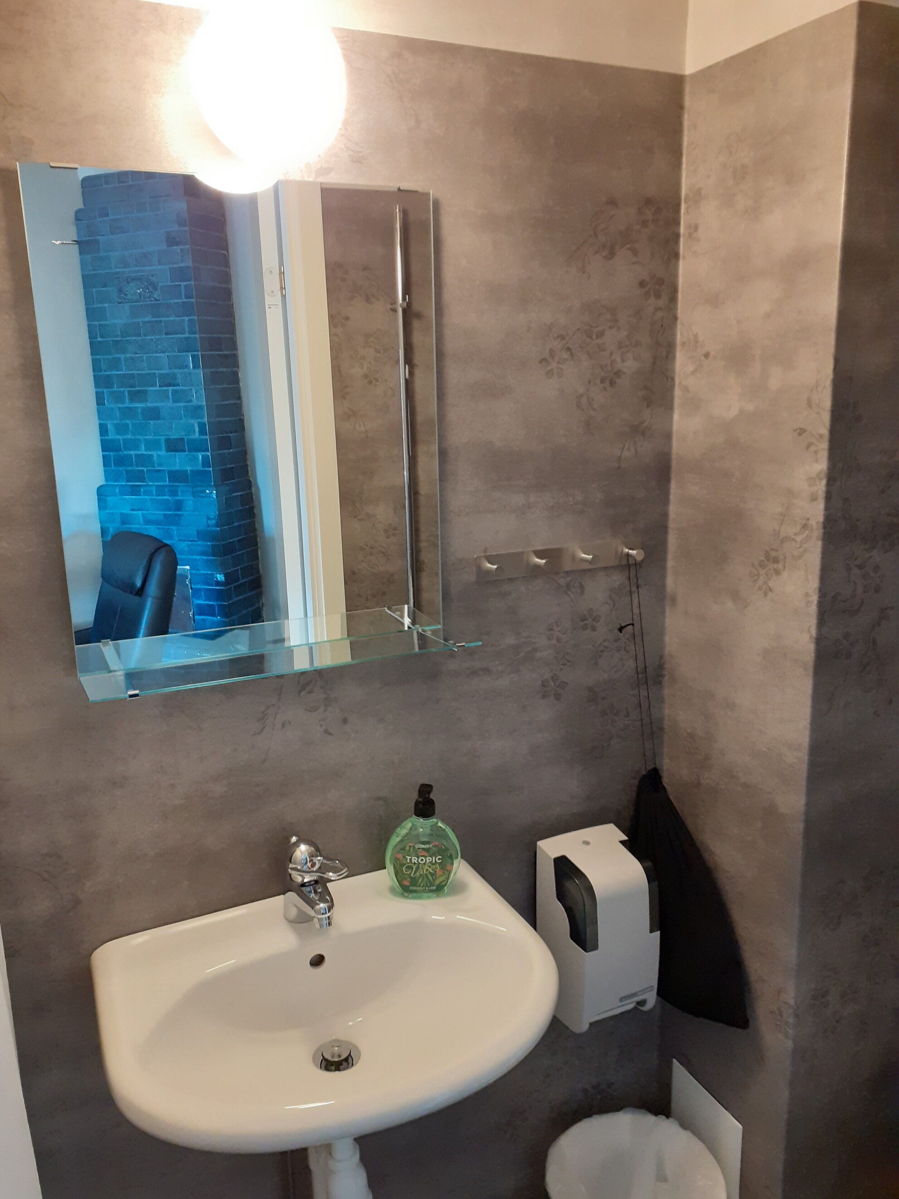 double room | 1 bedroom, individually decorated, individually furnished, desk