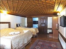 Family Room | Desk, iron/ironing board, free cribs/infant beds, rollaway beds