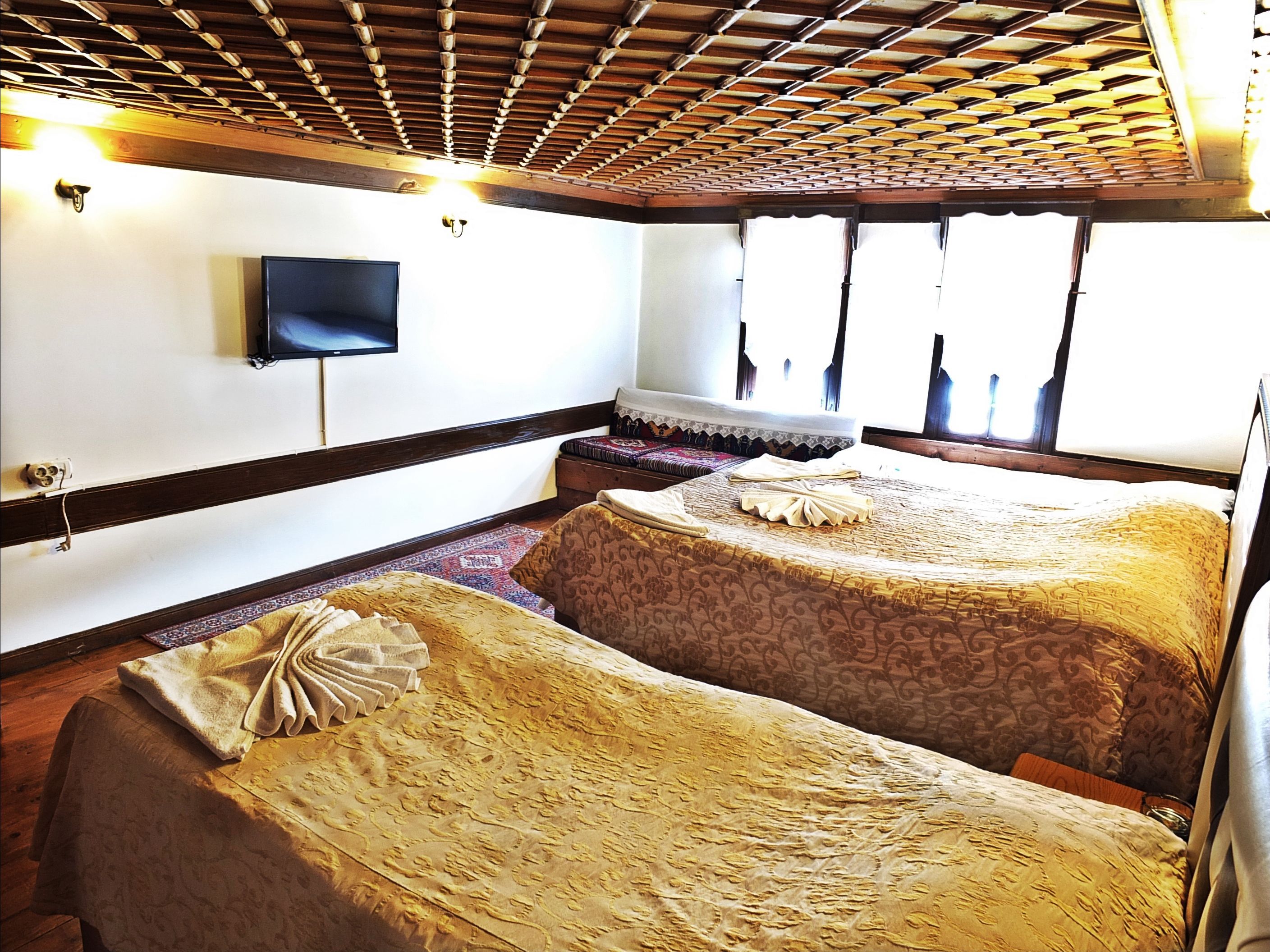 family room | desk, iron/ironing board, free cots/infant beds, rollaway beds