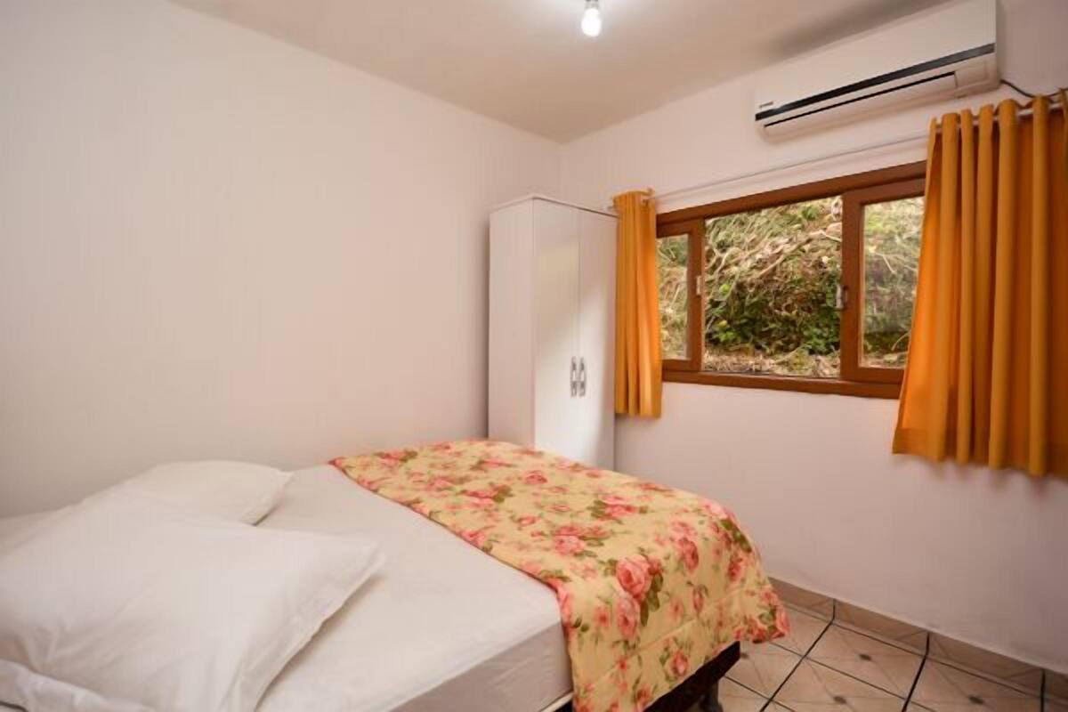 Blackout curtains, free WiFi, bed sheets