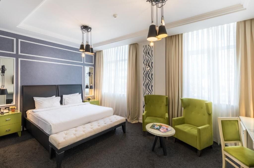 Minibar, in-room safe, desk, soundproofing