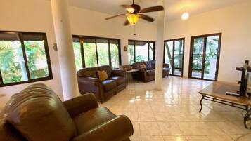 Hummingbird Suite | Living area | 65-inch flat-screen TV with cable channels, TV