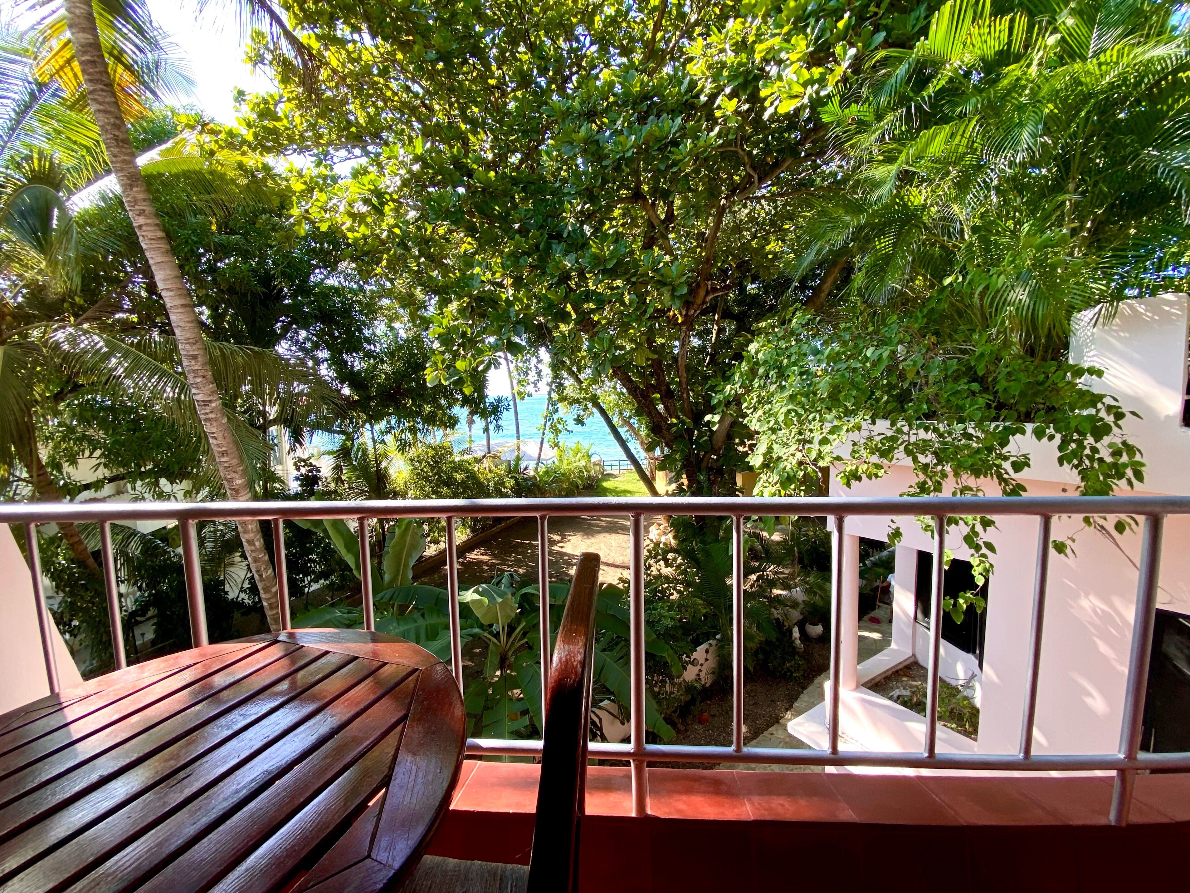 房內夾萬、書桌、手提電腦工作空間、免費 Wi-Fi