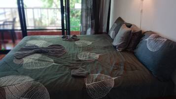 Ocean View Room w/AC #33 | Coffres-forts dans les chambres, bureau