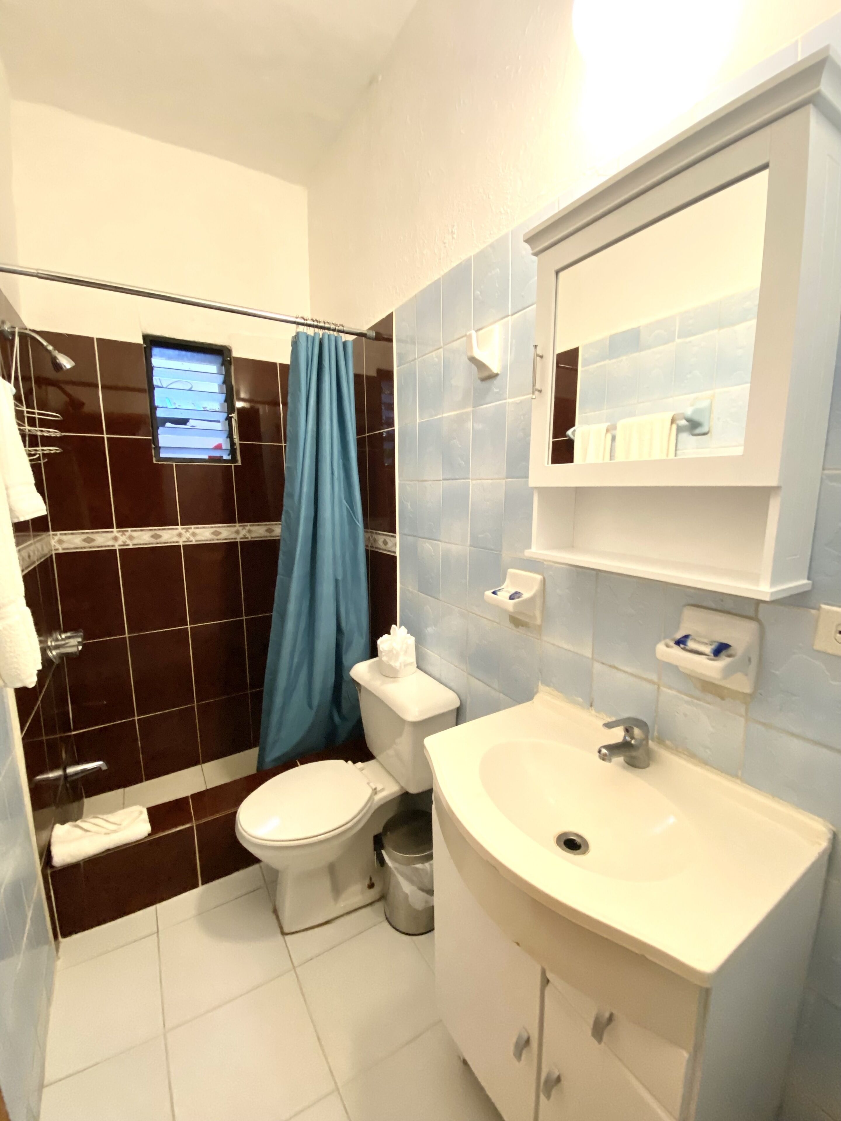xl unit w/fan, sleeps 5 #15 | bathroom | shower, towels