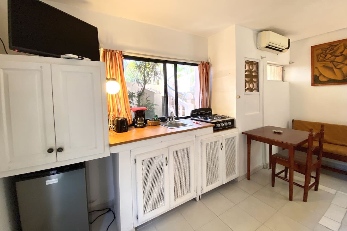 unit w/ac, 2 sngl beds, kitchen #11 | private kitchen | fridge, freezer