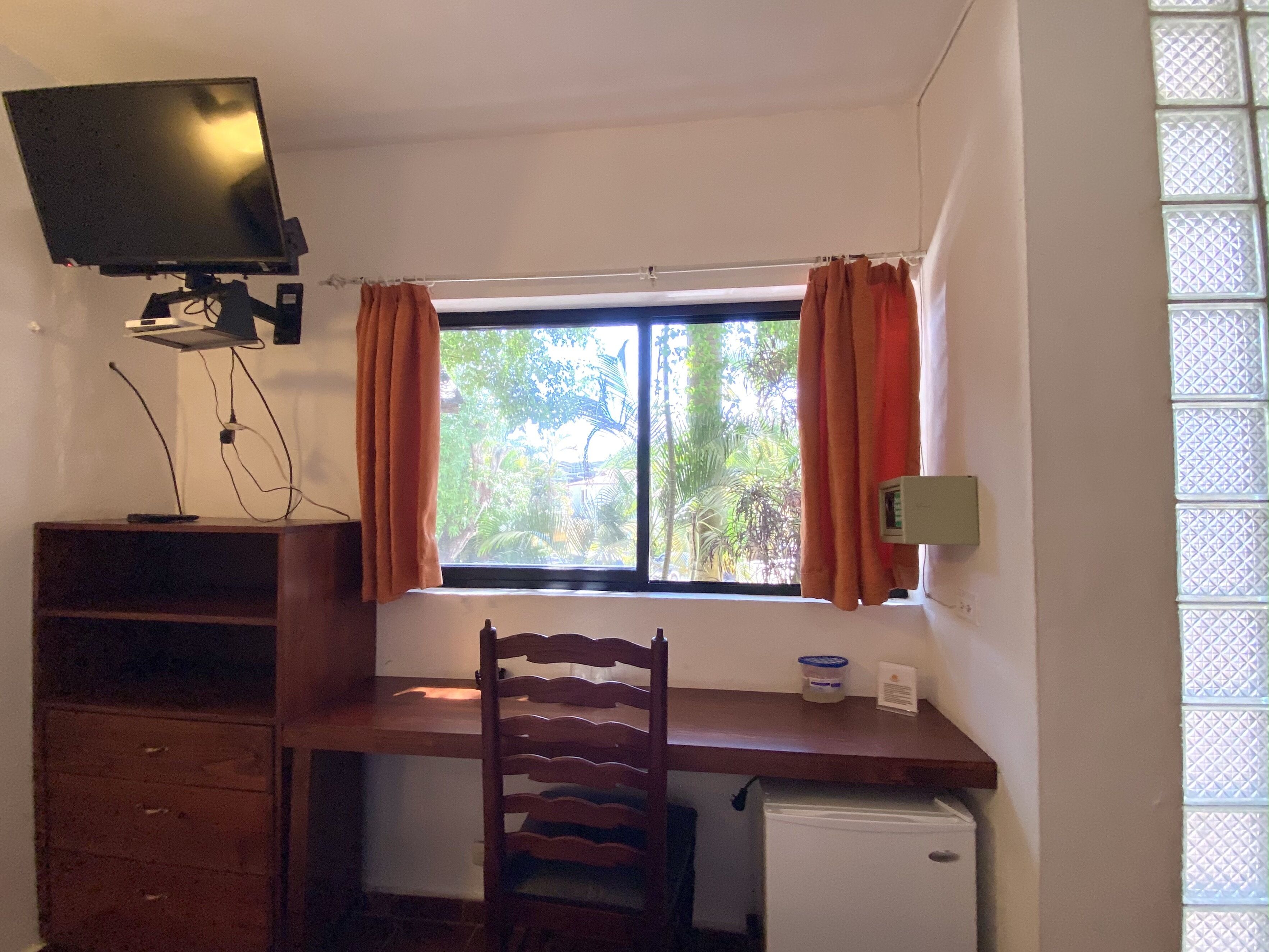 studio room w/fan #22 | 1 bedroom, in-room safe, desk, laptop workspace