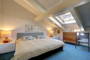 Classic Apartment, 2 Bedrooms | 3 bedrooms, iron/ironing board, free WiFi